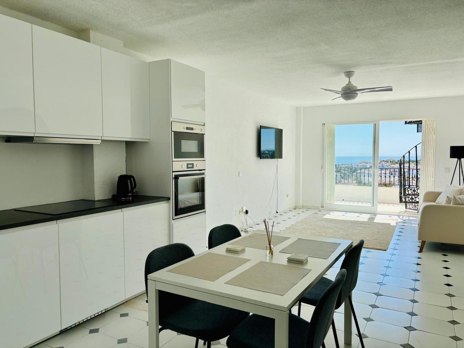 Two Bed, Two Bath With 360 Degree Sea Views With Balcony And Roof Terrace - Riviera, Costa Appartement