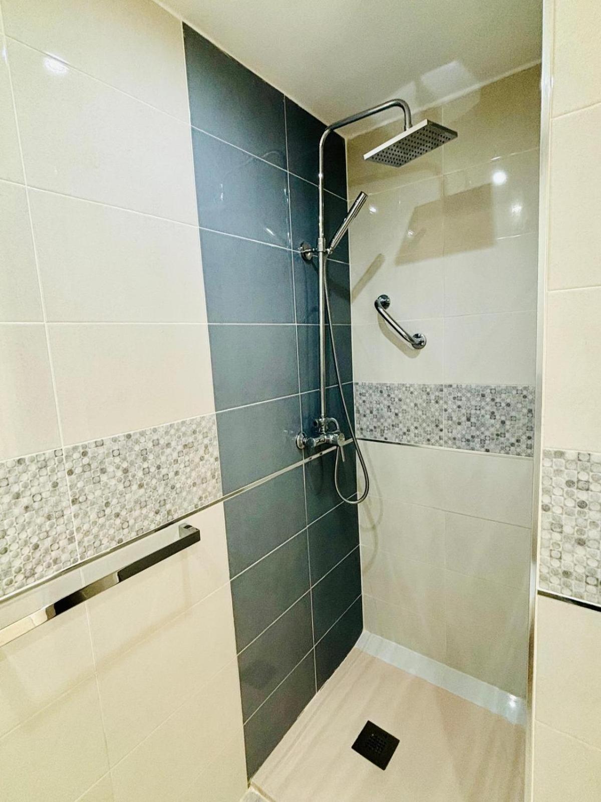 Two Bed, Two Bath With 360 Degree Sea Views With Balcony And Roof Terrace - Riviera, Costa *