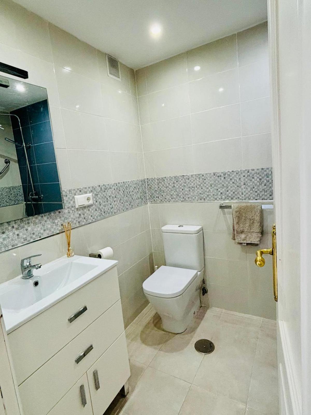 Two Bed, Two Bath With 360 Degree Sea Views With Balcony And Roof Terrace - Riviera, Costa *