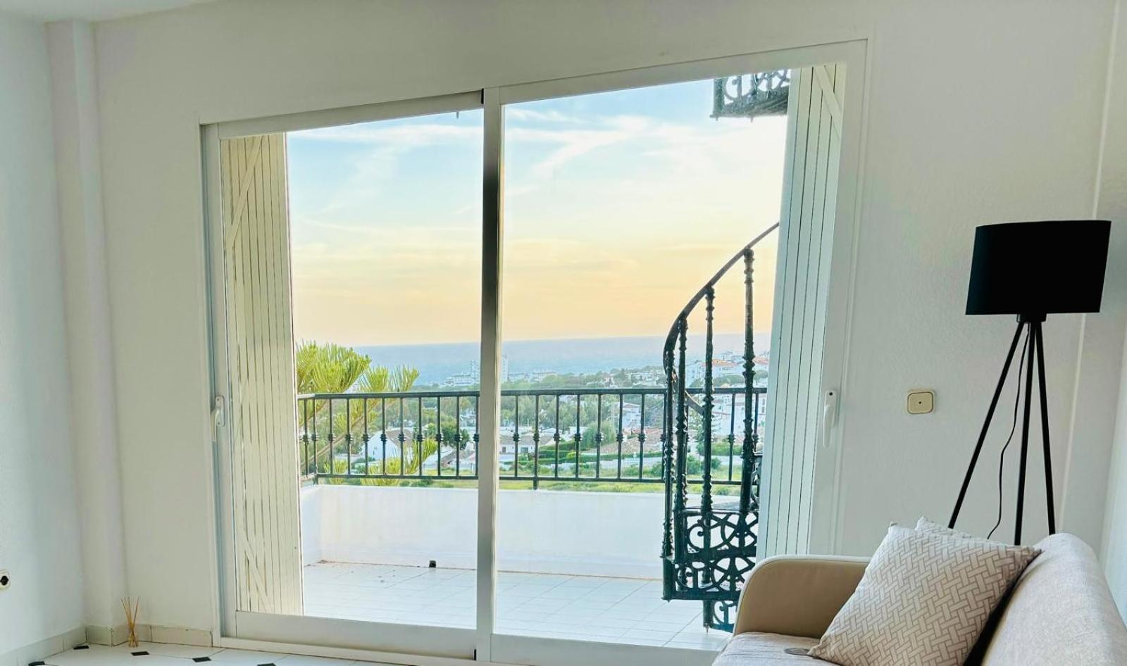 Apartament Two Bed, Two Bath With 360 Degree Sea Views With Balcony And Roof Terrace - Riviera, Costa *