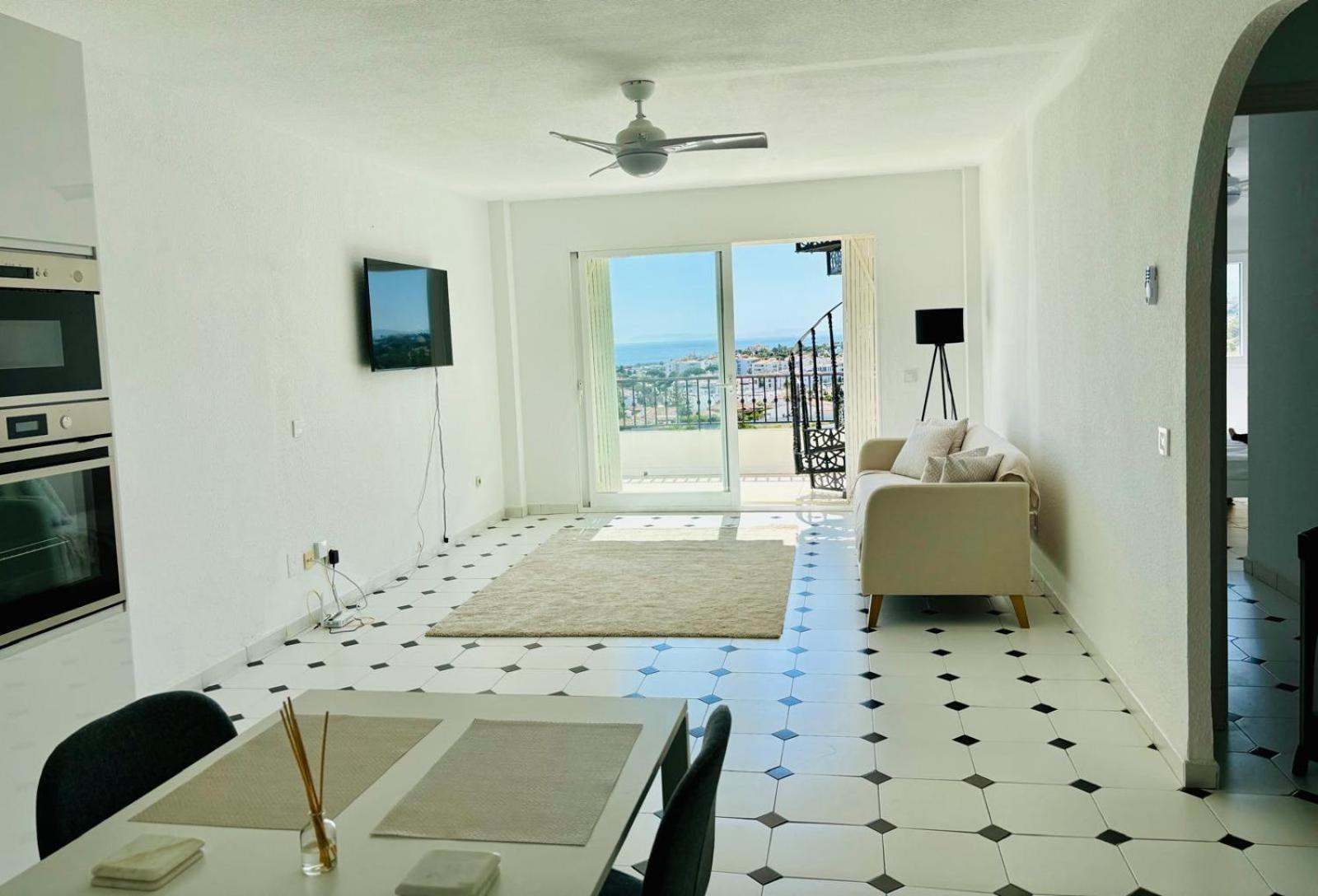Two Bed, Two Bath With 360 Degree Sea Views With Balcony And Roof Terrace - Riviera, Costa Apartament Mijas