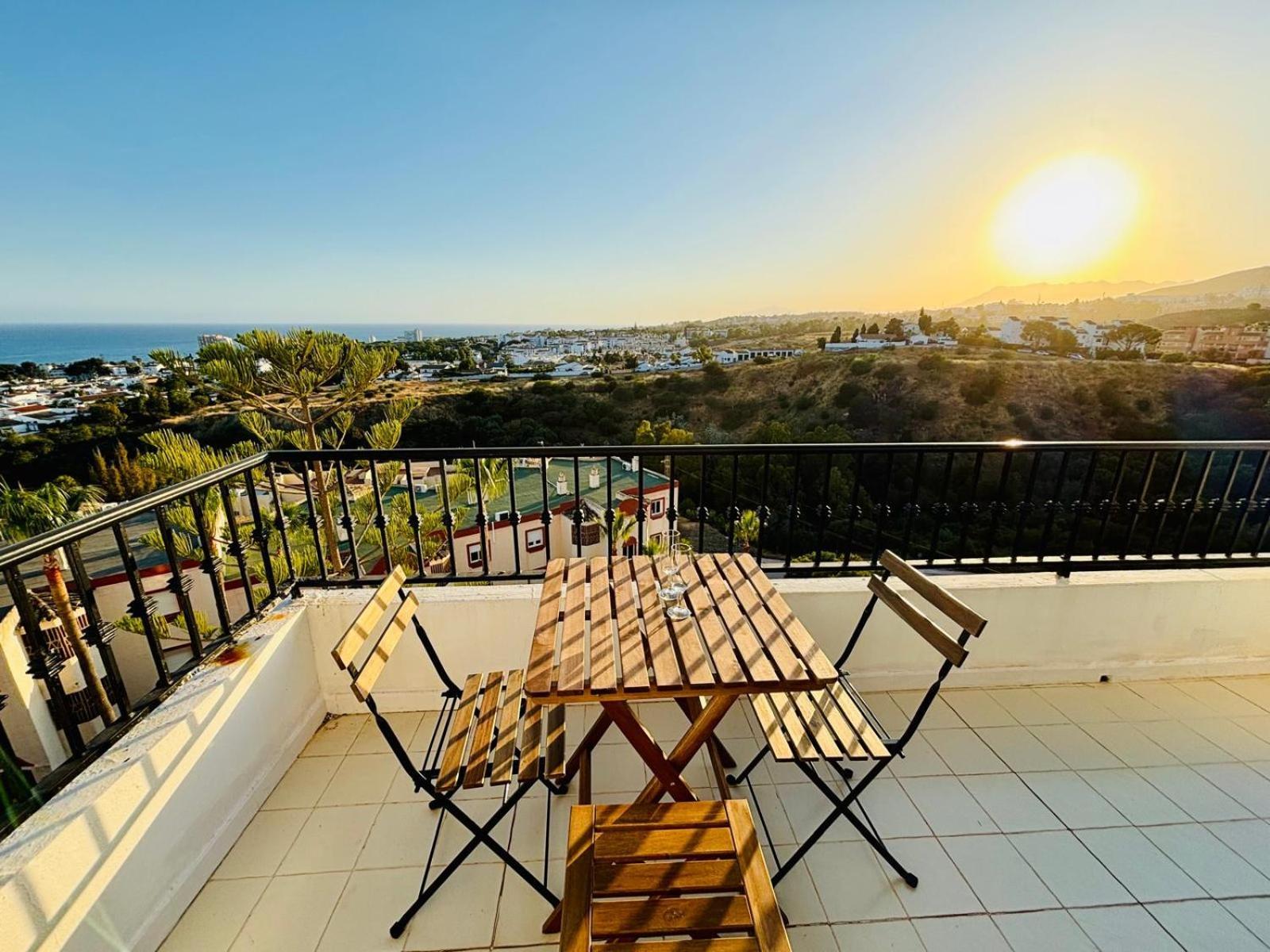 Two Bed, Two Bath With 360 Degree Sea Views With Balcony And Roof Terrace - Riviera, Costa Appartement Mijas