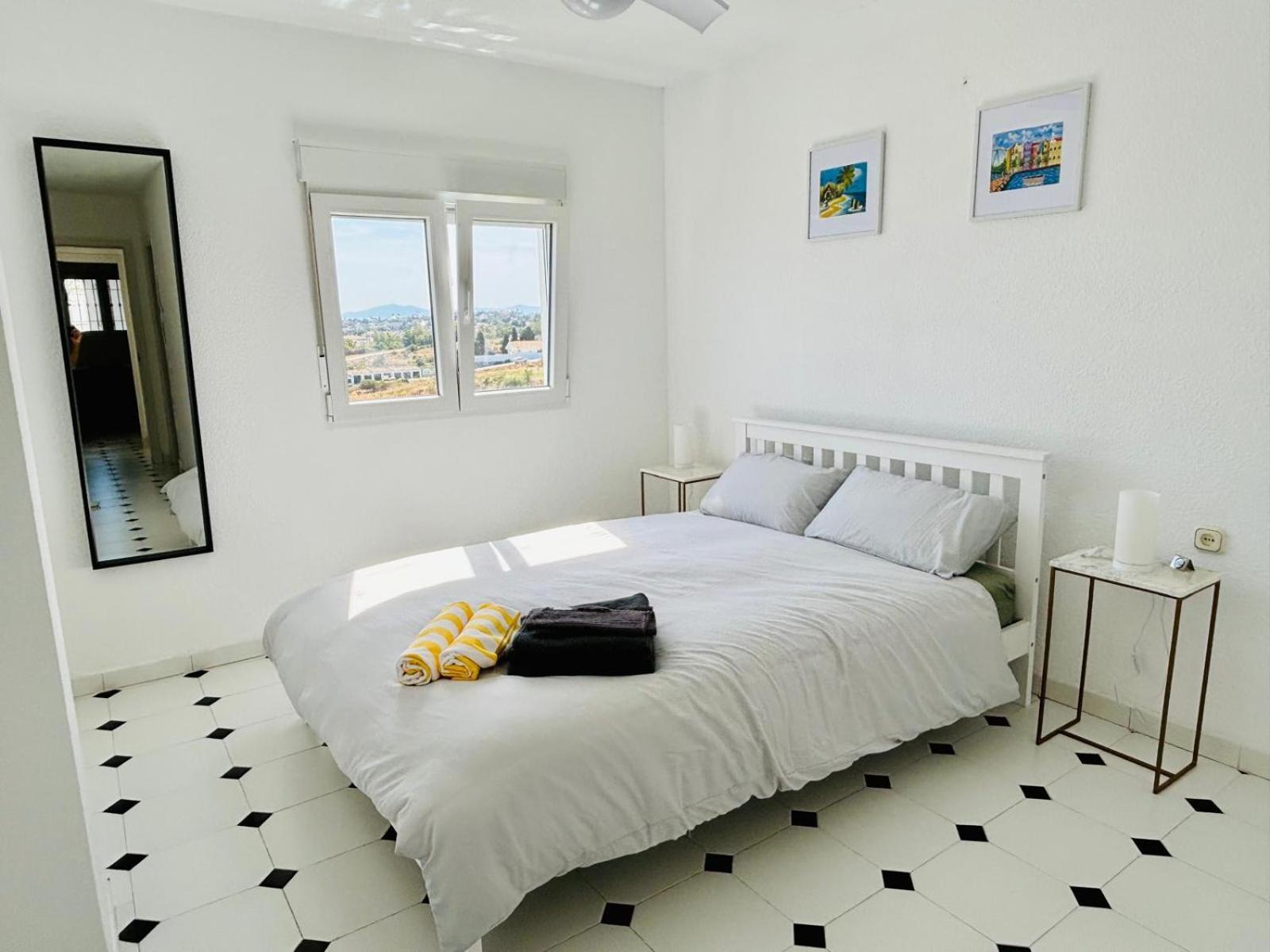 Two Bed, Two Bath With 360 Degree Sea Views With Balcony And Roof Terrace - Riviera, Costa